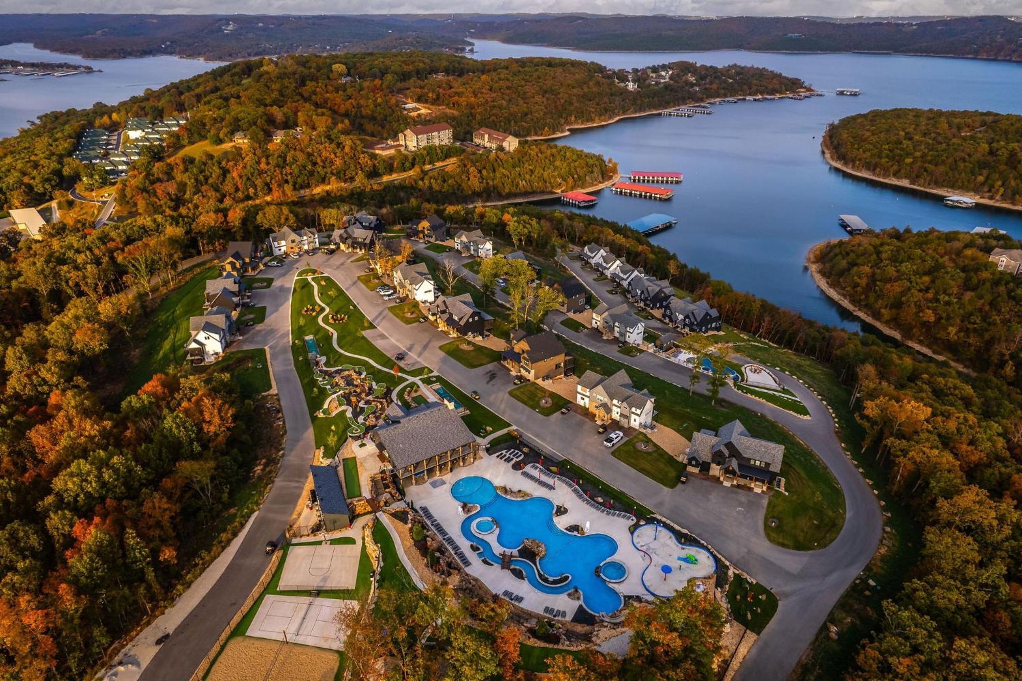 New! Luxury Lakefront Lodge 1- Free Pool/Hot Tub, Pickleball, Mini Golf And More! Kimberling City エクステリア 写真